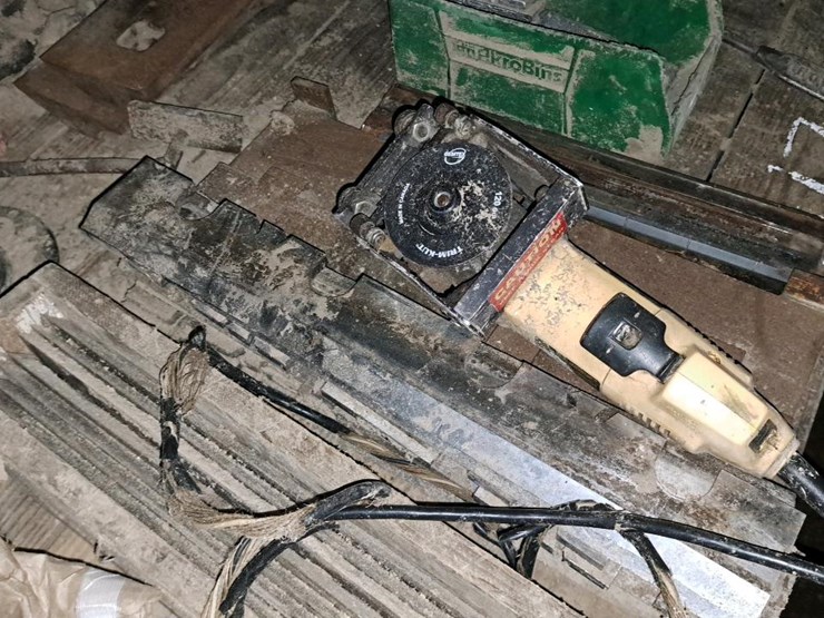 #317-•-chipper-knives-and-tools-image-12