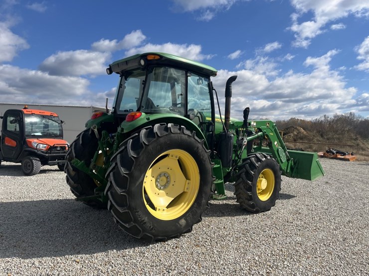 john-deere-6135e-image-7