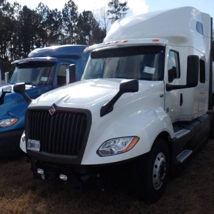 2021 INTERNATIONAL LT