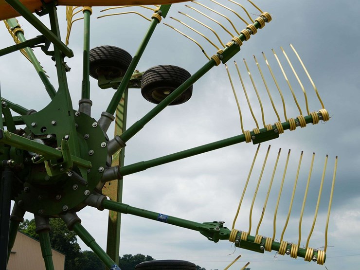 krone-swadro-twin-rotary-hay-rake-image-19