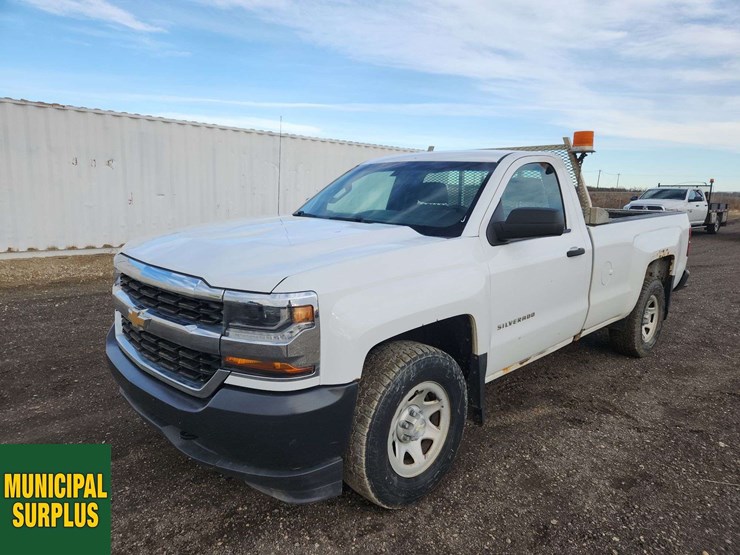 2016-chevrolet-silverado-1500-image-1