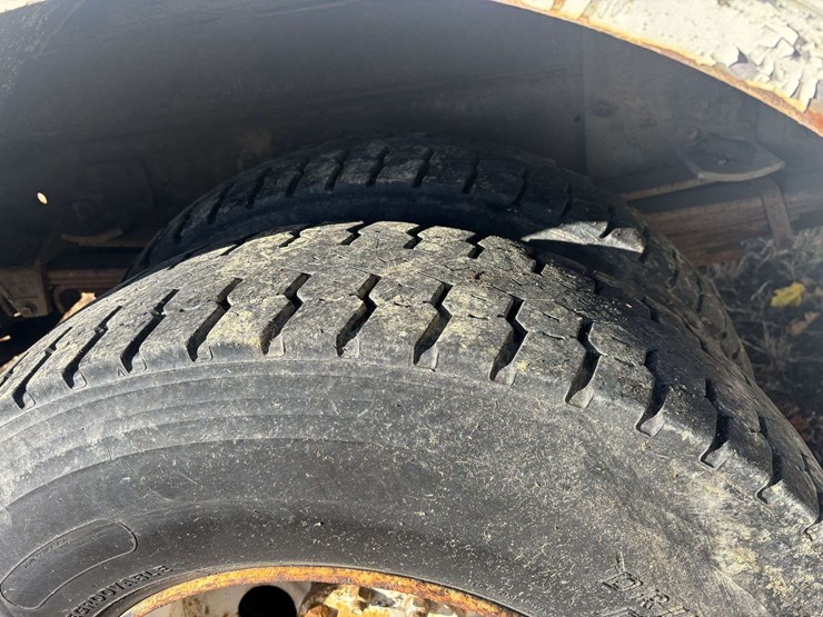 gmc-c7500-utility-truck-image-21