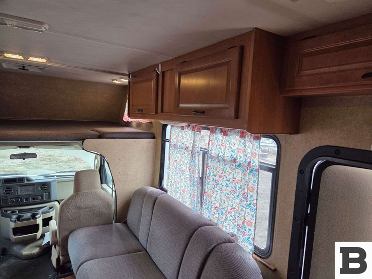 2014-ford-e450-image-7