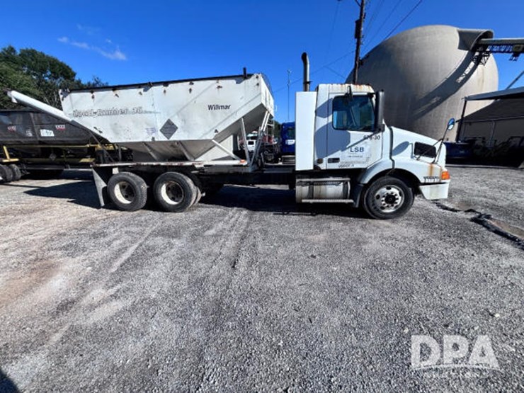 2003-volvo-10-image-7