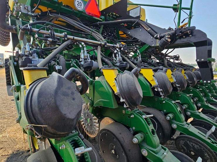 2024-john-deere-1795-image-15