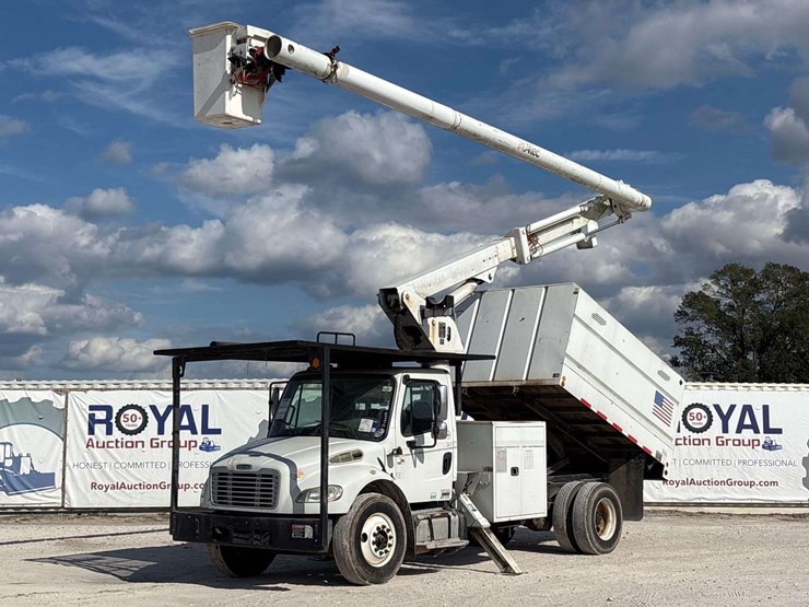 2012-freightliner-m2-106-image-1