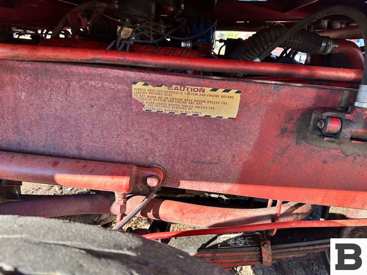 1972-new-holland-1048-image-35