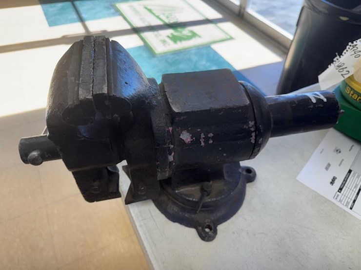 #114504-•-vise-image-3