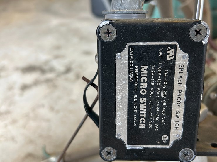 #30449-•-lot-of-(2)-control-valves-image-6