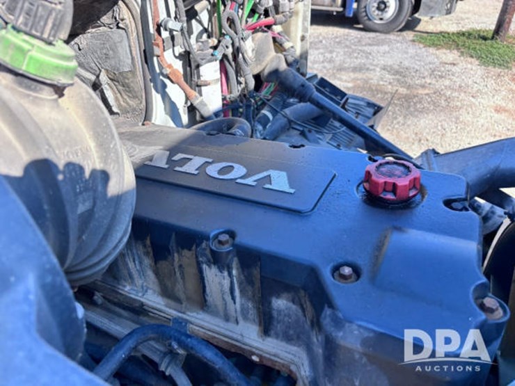 2003-volvo-10-image-84