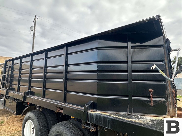 2000-peterbilt-grain-truck---lewiston,-id-image-54