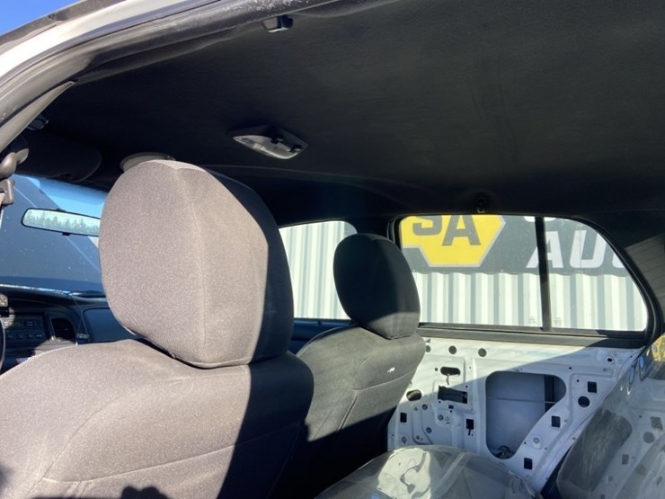 2011-ford-crown-victoria-sedan-image-19