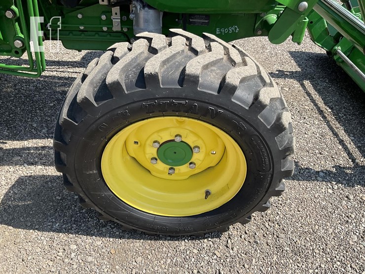 2017-john-deere-4052m-image-14