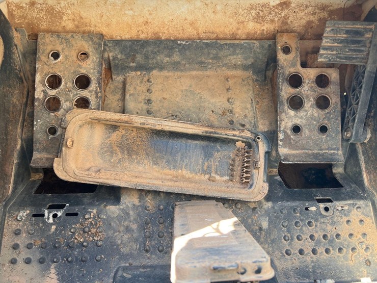 2019-bobcat-t595-image-33