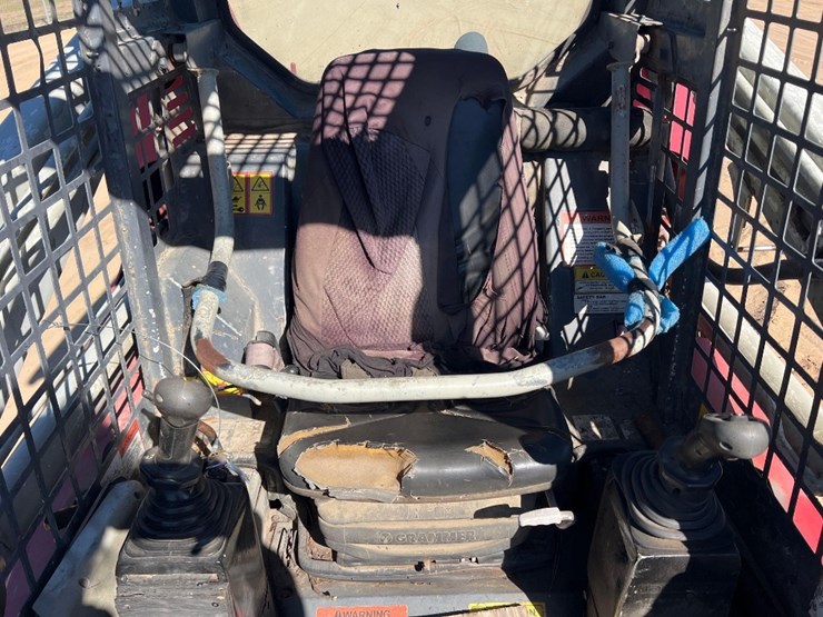 2012-takeuchi-tl230-image-24