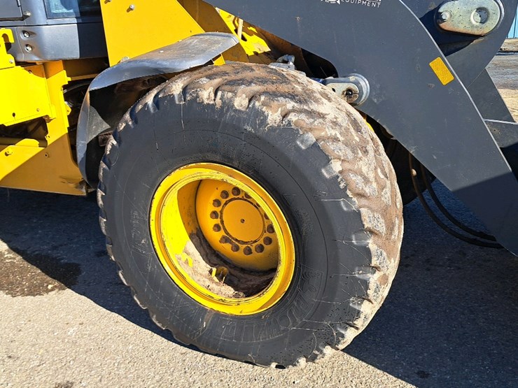 2018-deere-524k-image-42