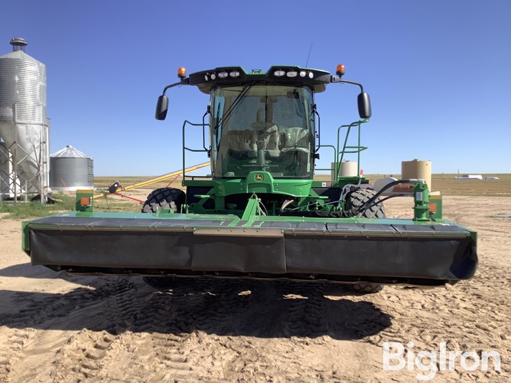 2021-john-deere-w235-image-2
