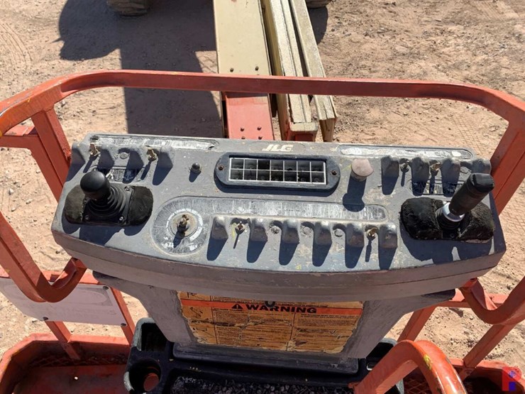 2001-jlg-600s-image-4