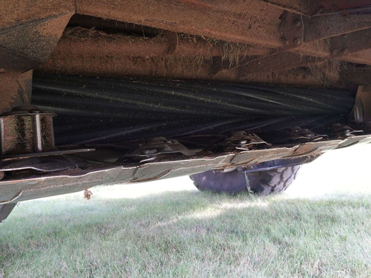 hesston-8550s-self-propelled-mower-conditioner-image-26