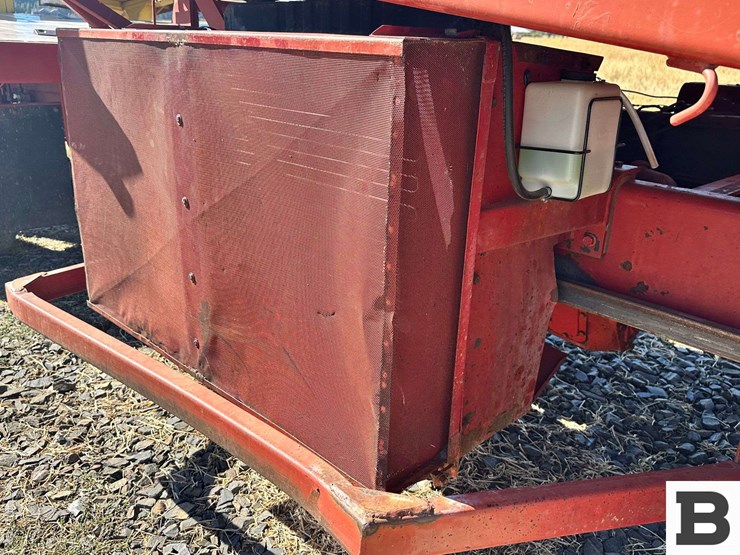 new-holland-1068-image-27