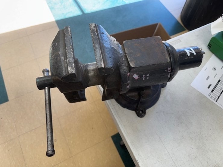 #114504-•-vise-image-2