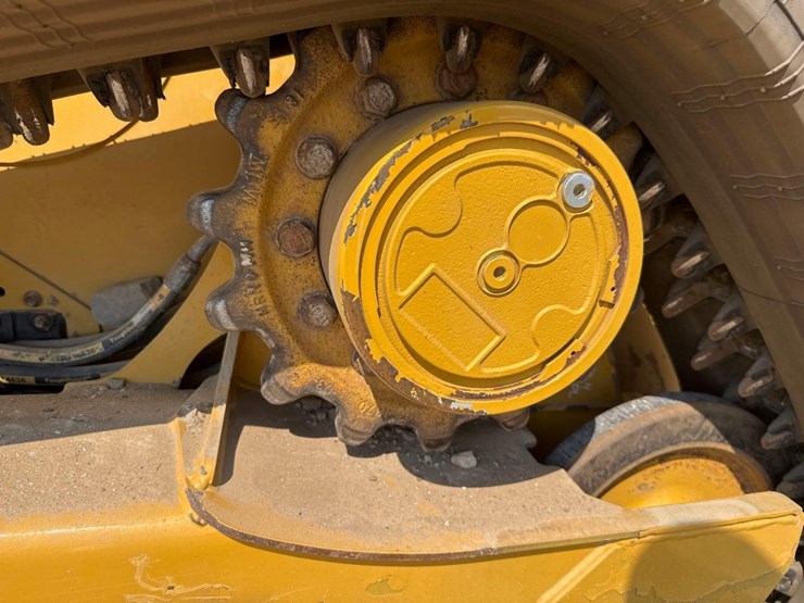 2023-caterpillar-259d3-image-10