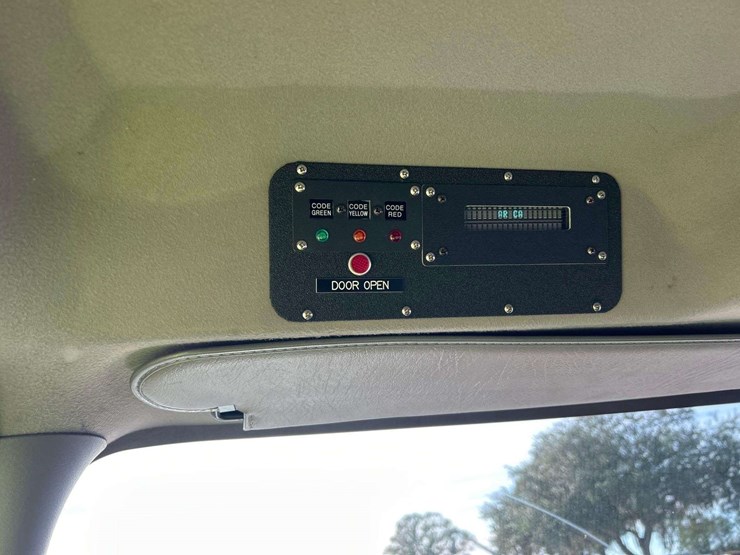 2014-freightliner-m2-106-image-16