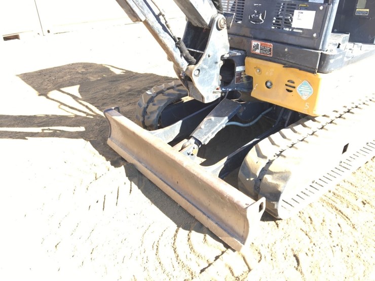 2020-deere-26g-image-10