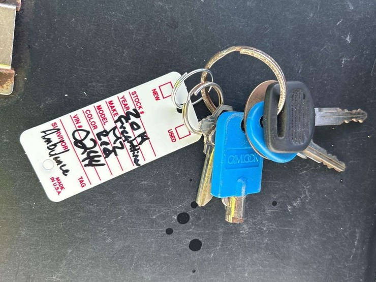 2014-freightliner-m2-106-image-34