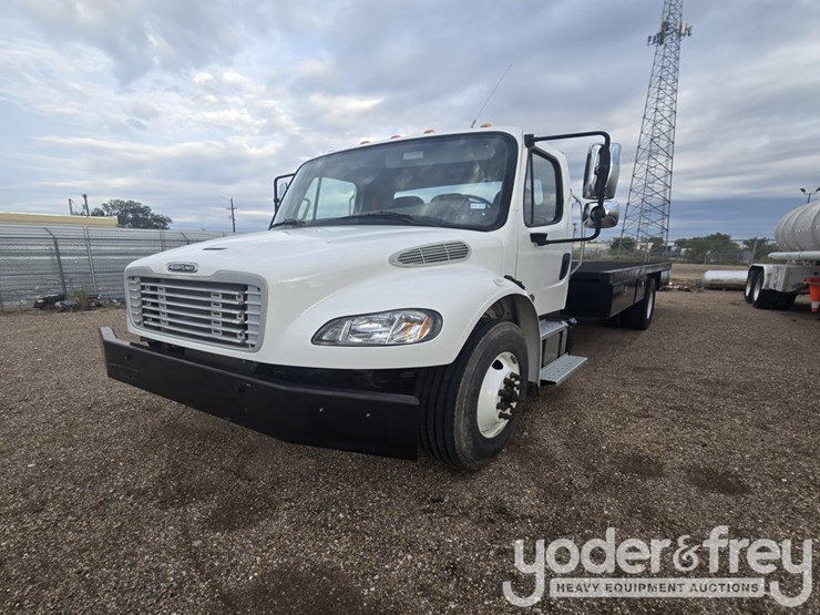 2021-freightliner-m2-106-image-1
