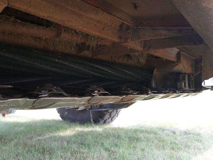 hesston-8550s-self-propelled-mower-conditioner-image-24