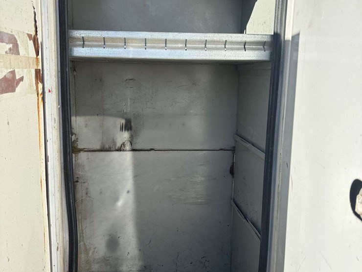 gmc-c7500-utility-truck-image-17