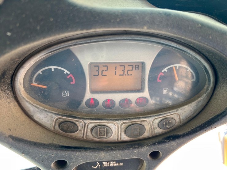 2012-bobcat-t770-image-32