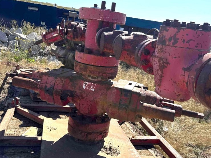 t3-bop-11"-w/spool-a&-4-valves-image-5