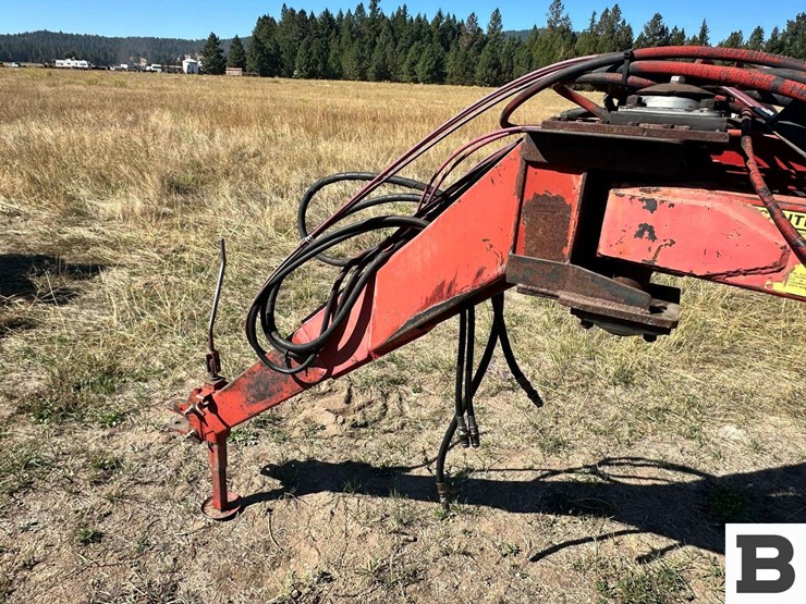 new-holland-216-image-10