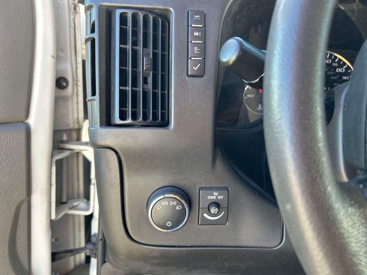 2016-chevrolet-express-2500-passenger-van-image-15