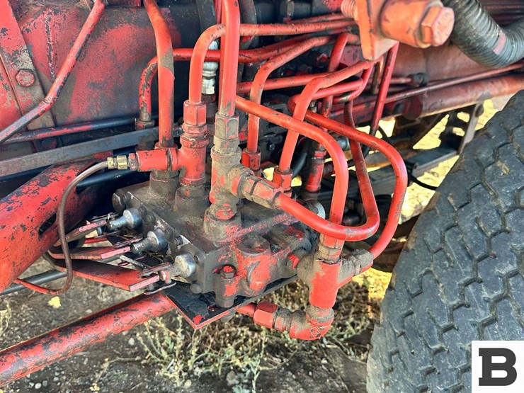 1972-new-holland-1048-image-10