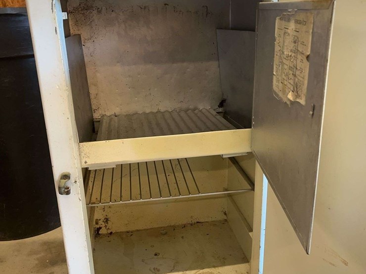 antique-refrigerator-with-ice-box-image-3