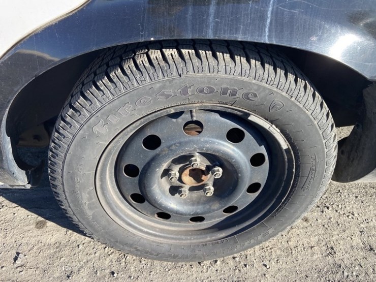 2011-ford-crown-victoria-sedan-image-27