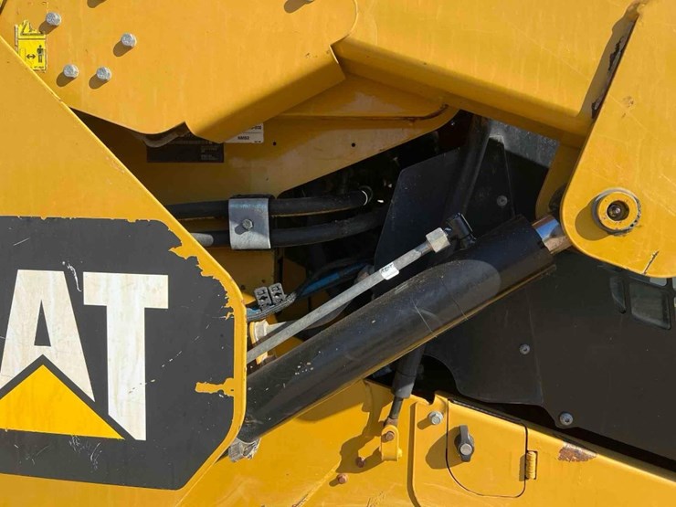 2017-caterpillar-262d-image-13