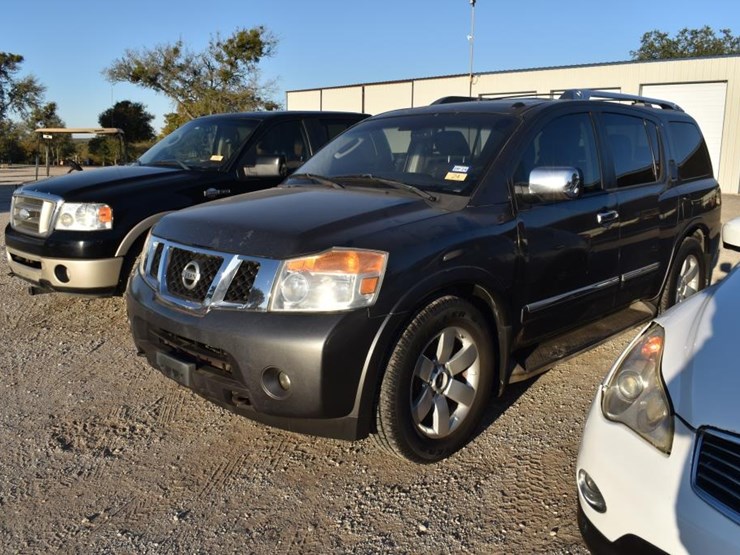 2012-nissan-armada-image-1