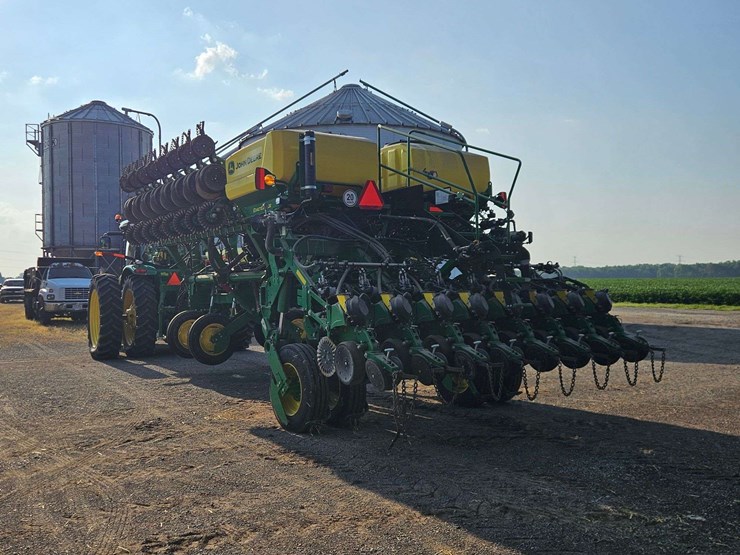 2024-john-deere-1795-image-17