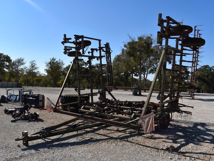 john-deere-1010-image-1