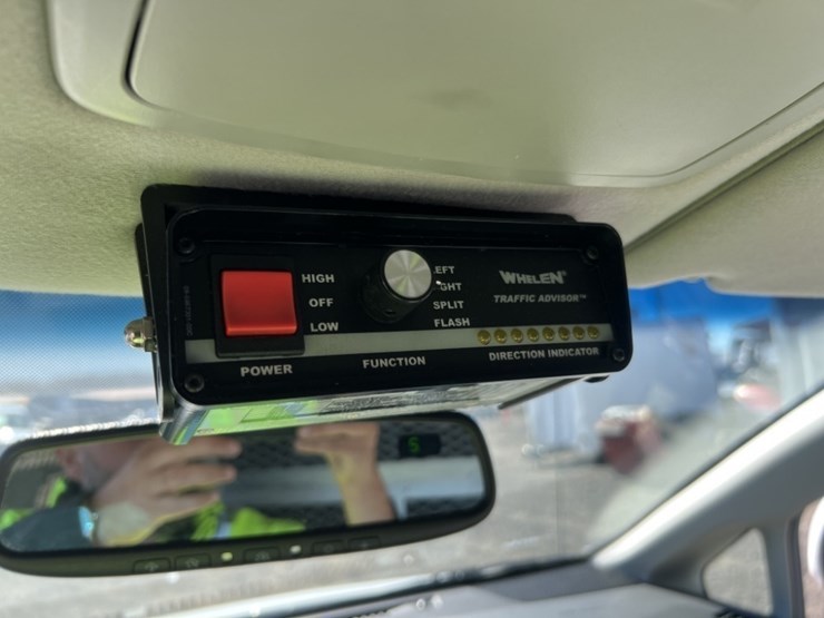 2014-toyota-sienna-le-image-32