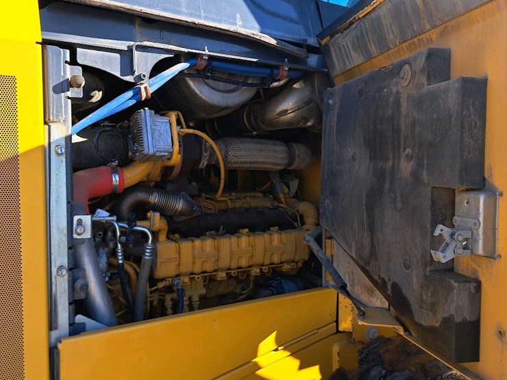 2018-deere-524k-image-22