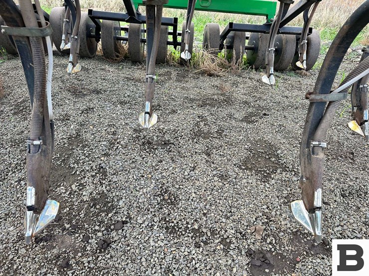 john-deere-1830-image-40