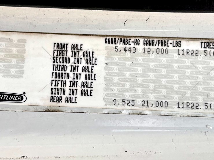 2005-freightliner-m2-106-image-5