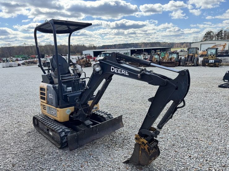 2017-deere-17g-image-2