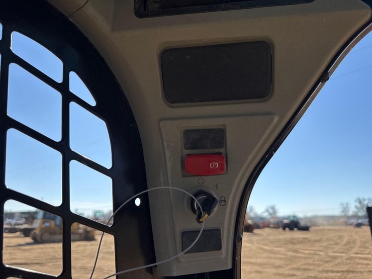 2023-caterpillar-259d3-image-31