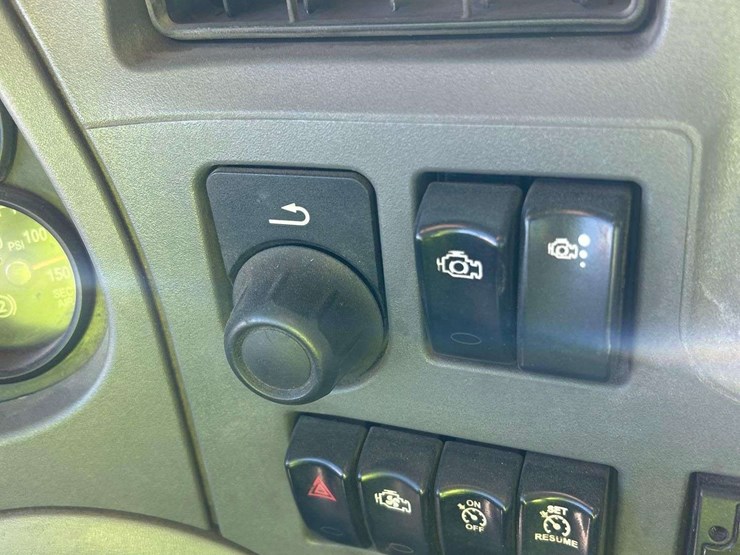 2016-peterbilt-579-image-20